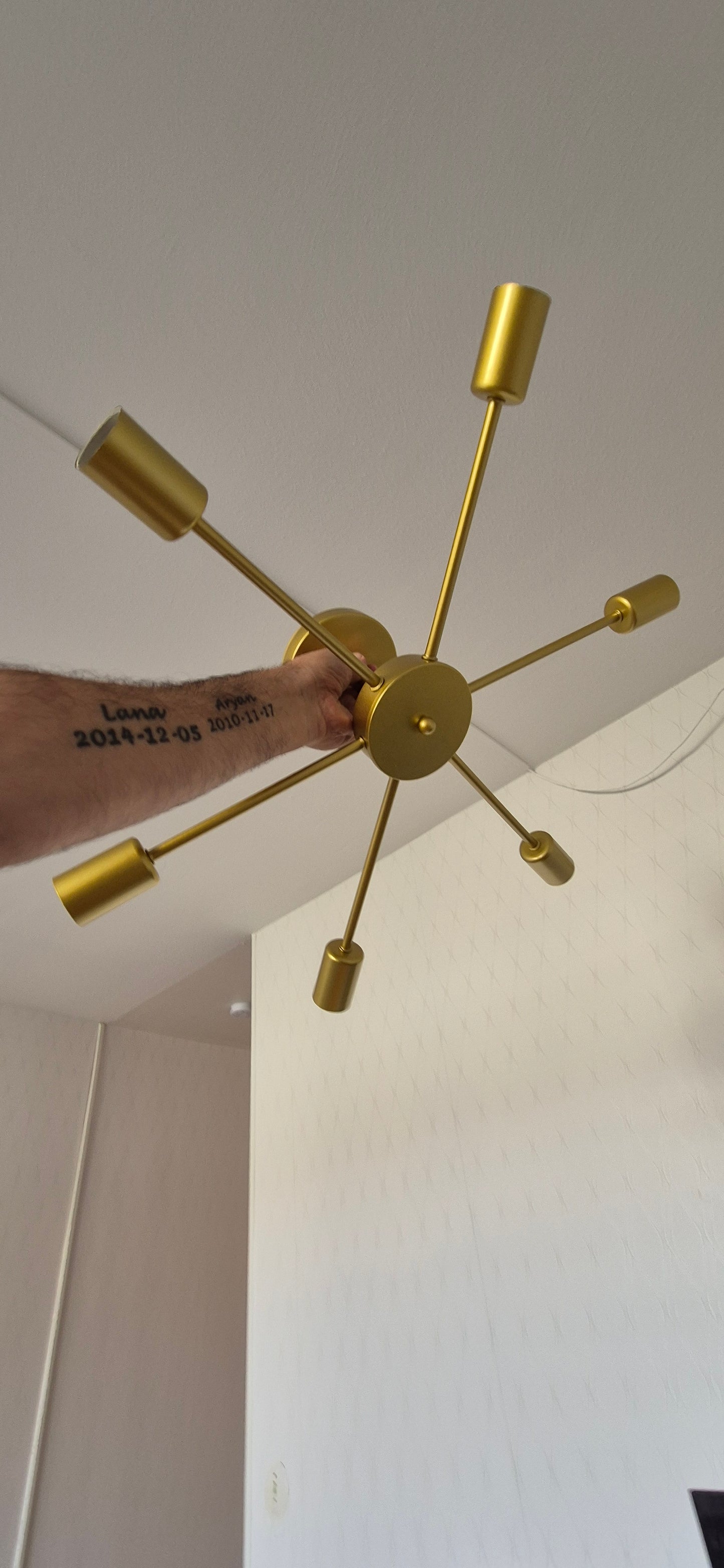 1 st industriell 6-armad taklampa i guldfärg – E27 sockel