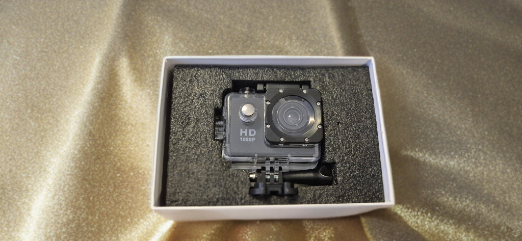 1080P HD champagnefärg actionkamera med Tillbehör – För alla dina äventyr