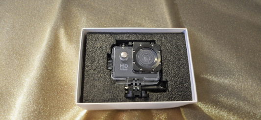 1080P HD champagnefärg actionkamera med Tillbehör – För alla dina äventyr