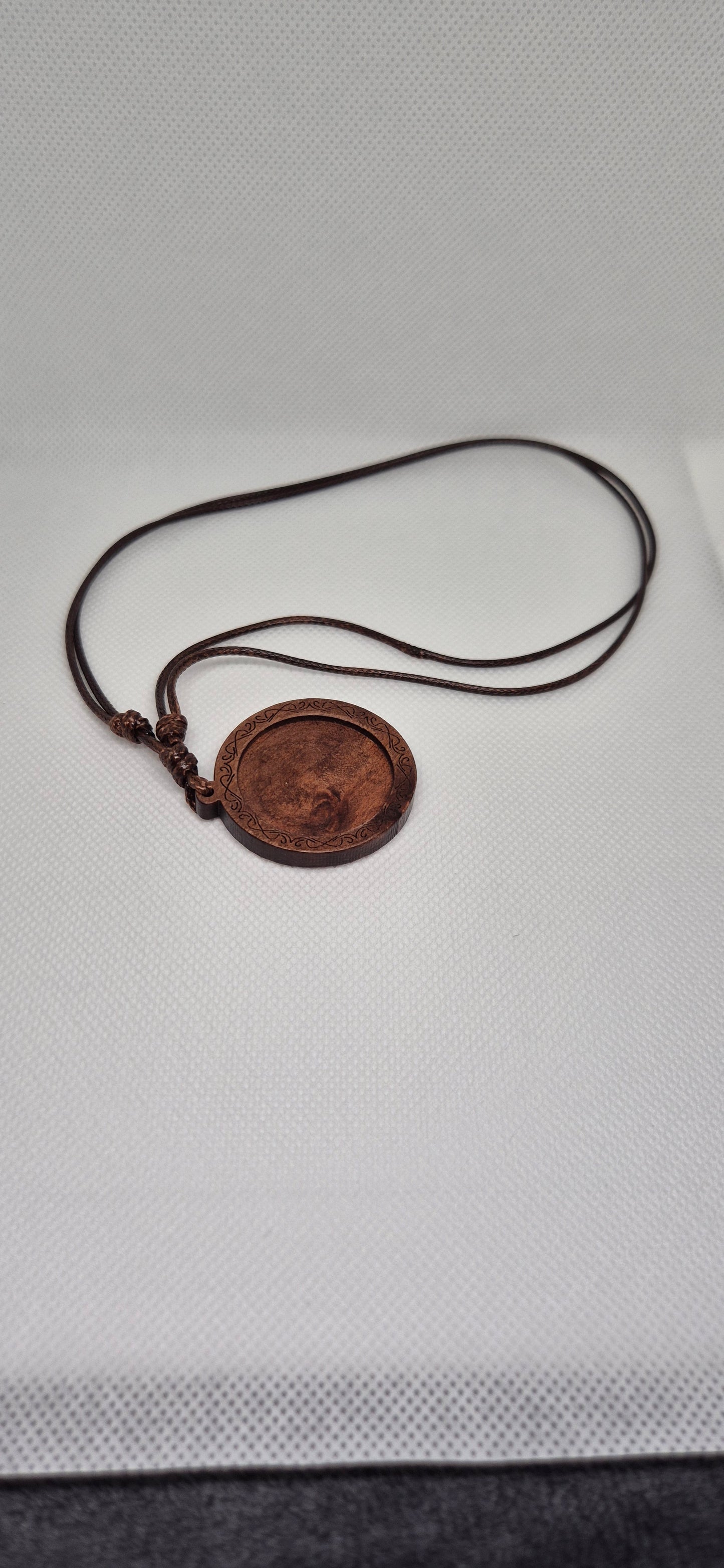 Personliga Trähalsband med Eget Tryck eller Gravyr – 1,5 tum