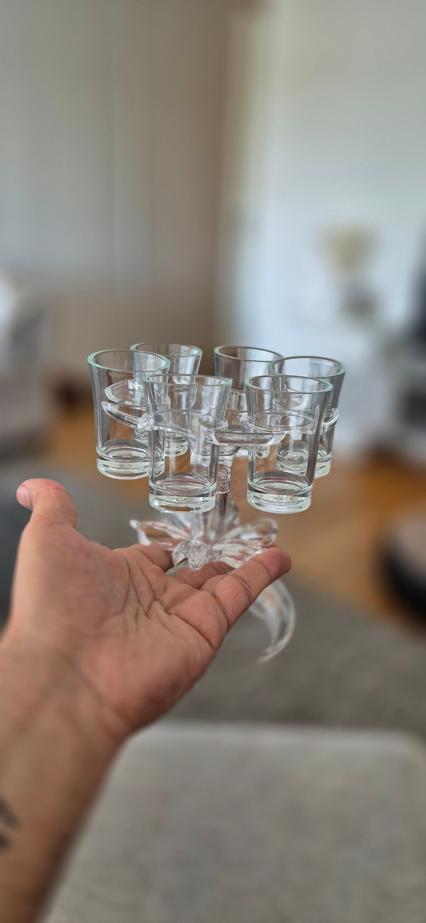 Shot Glass Dispenser med 6 Glas – Perfekt för Fest & Bar!