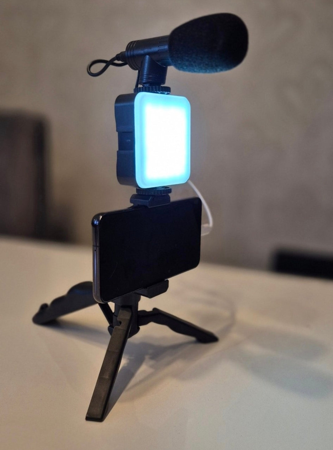 Tripod Vloggkit med Mikrofon & LED-lampa – För iPhone & Android