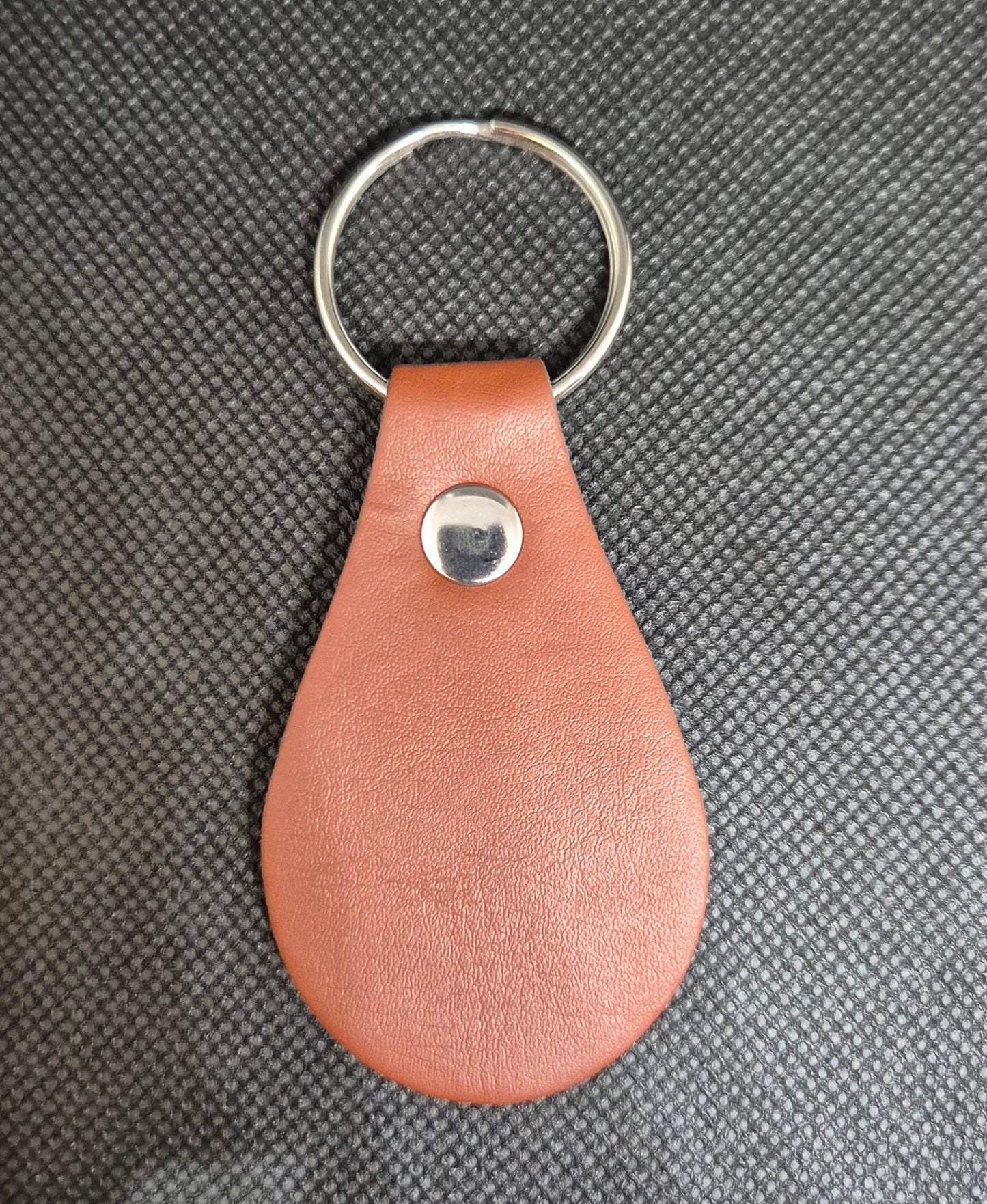 Personliga Nyckelringar i Konstläder med Gravyr eller Tryck