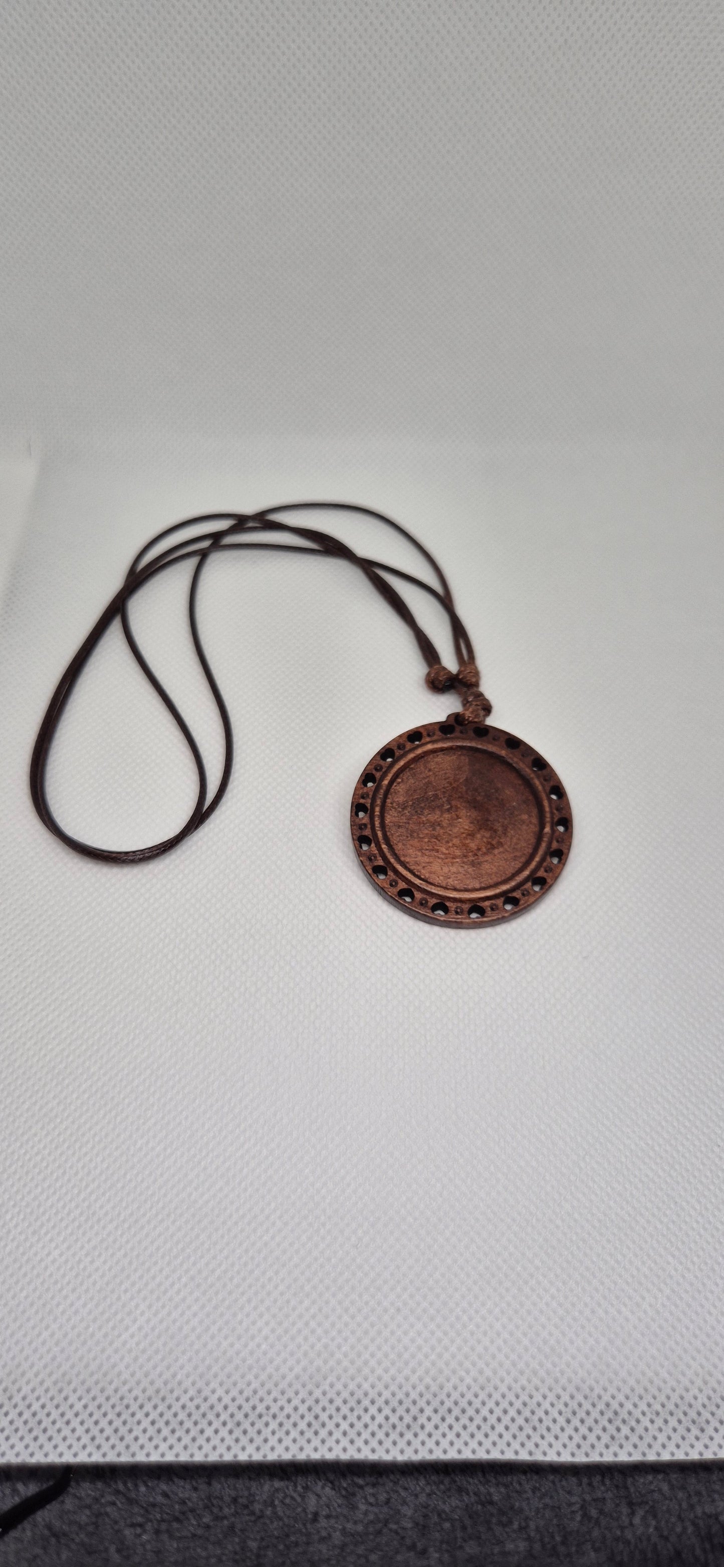 Personliga Trähalsband med Eget Tryck eller Gravyr – 1,5 tum