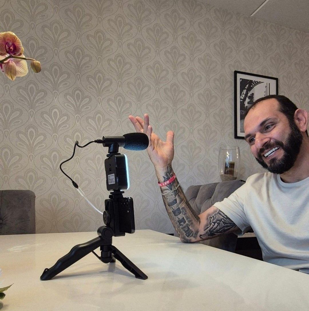 Tripod Vloggkit med Mikrofon & LED-lampa – För iPhone & Android