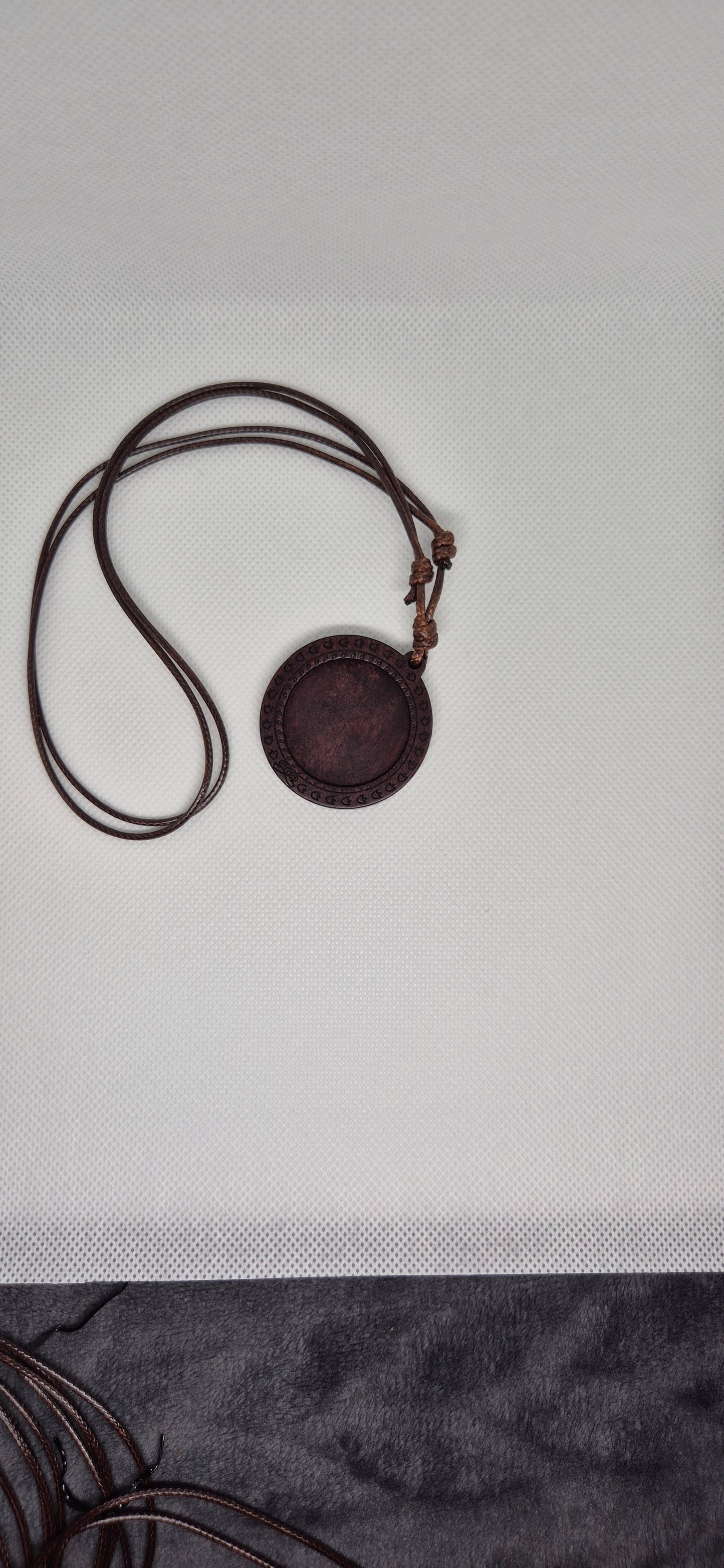 Personliga Trähalsband med Eget Tryck eller Gravyr – 1,5 tum