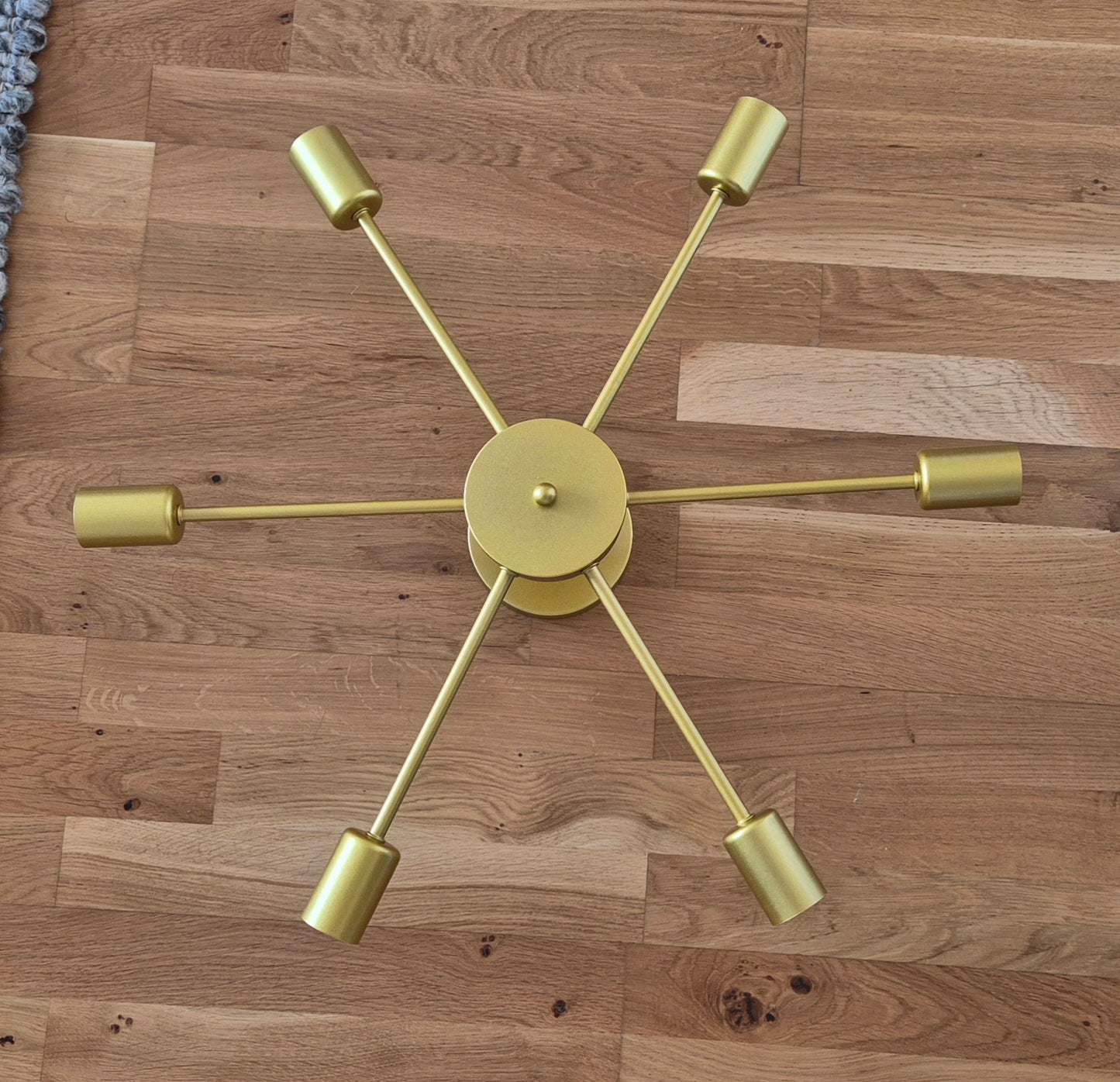 1 st industriell 6-armad taklampa i guldfärg – E27 sockel