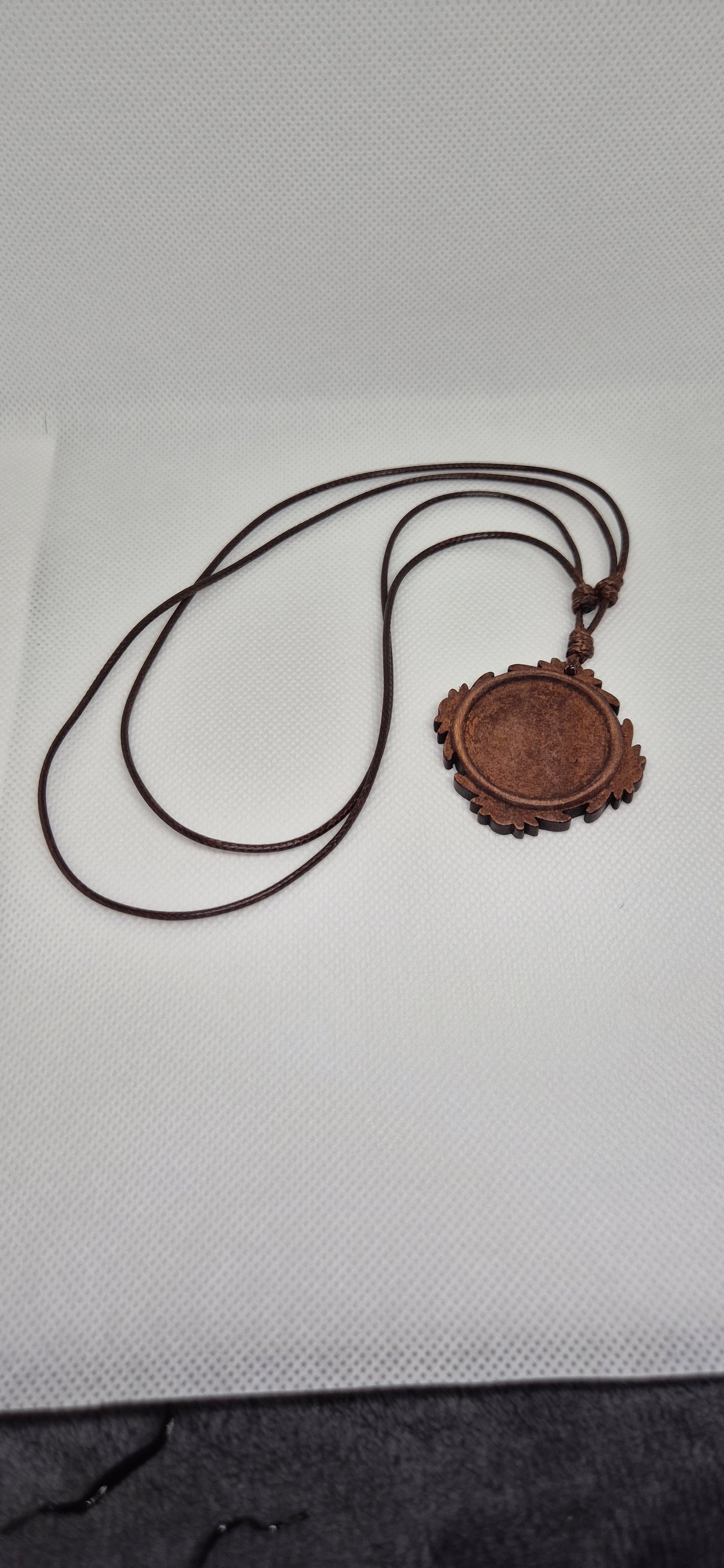 Personliga Trähalsband med Eget Tryck eller Gravyr – 1,5 tum